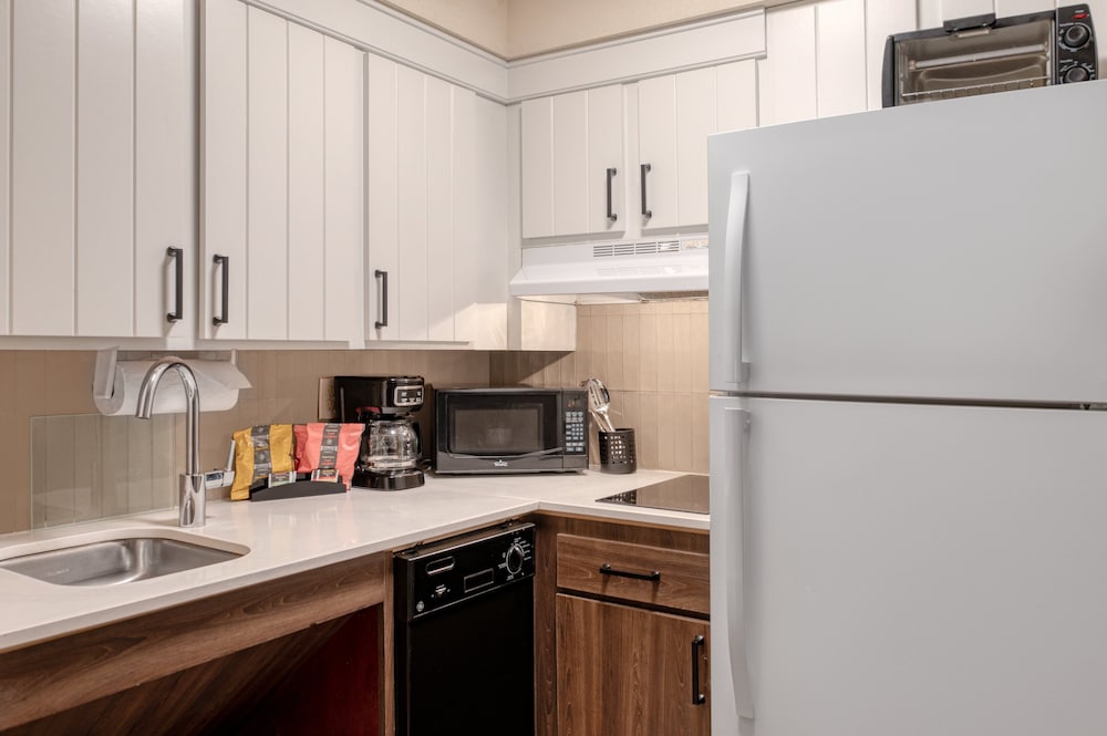 Staybridge Suites Allentown Bethlehem Airport by IHG - photo 29