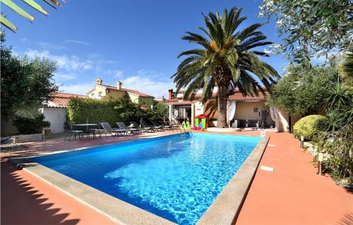 Awesome Home in Pula With 2 Bedrooms Wifi and Outdoor Swimming Pool — 4-Star Luxury Hotel in Pula, Croatia