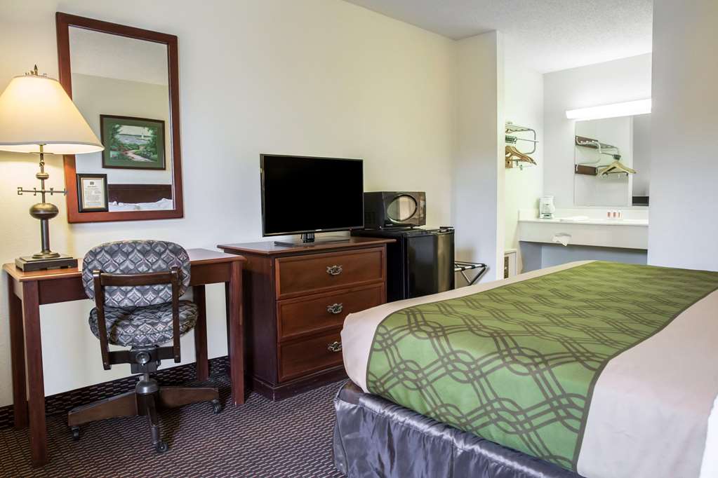 Econo Lodge Crystal Coast - photo 8
