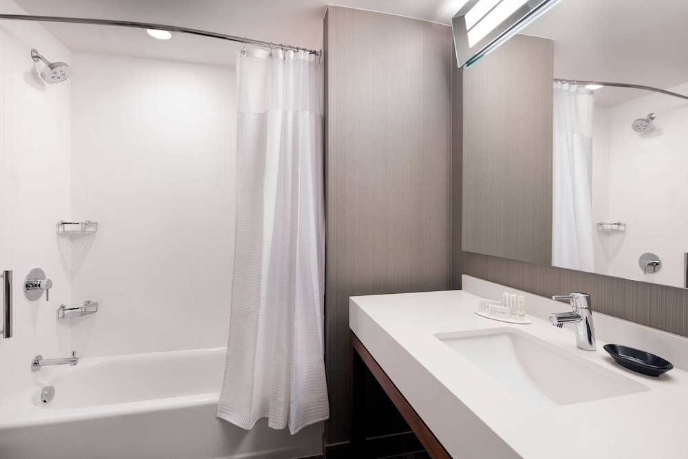 Courtyard by Marriott Pullman - photo 17