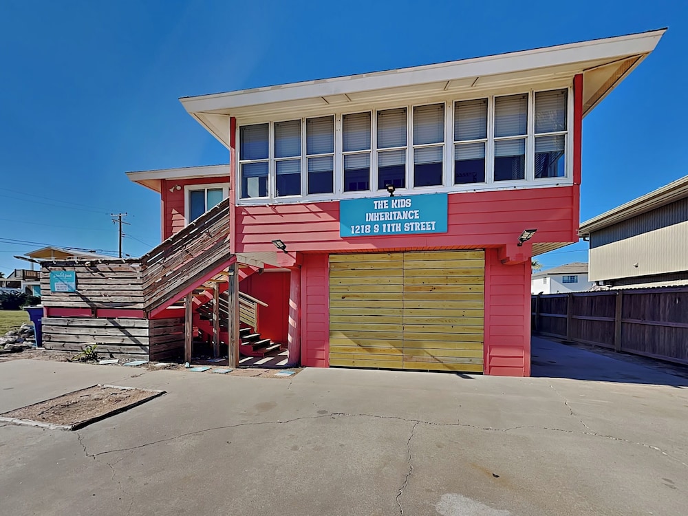 The Kids' Inheritance by Silver Sands Vacation Rentals — 4-Star Luxury Hotel in Port Aransas, United States