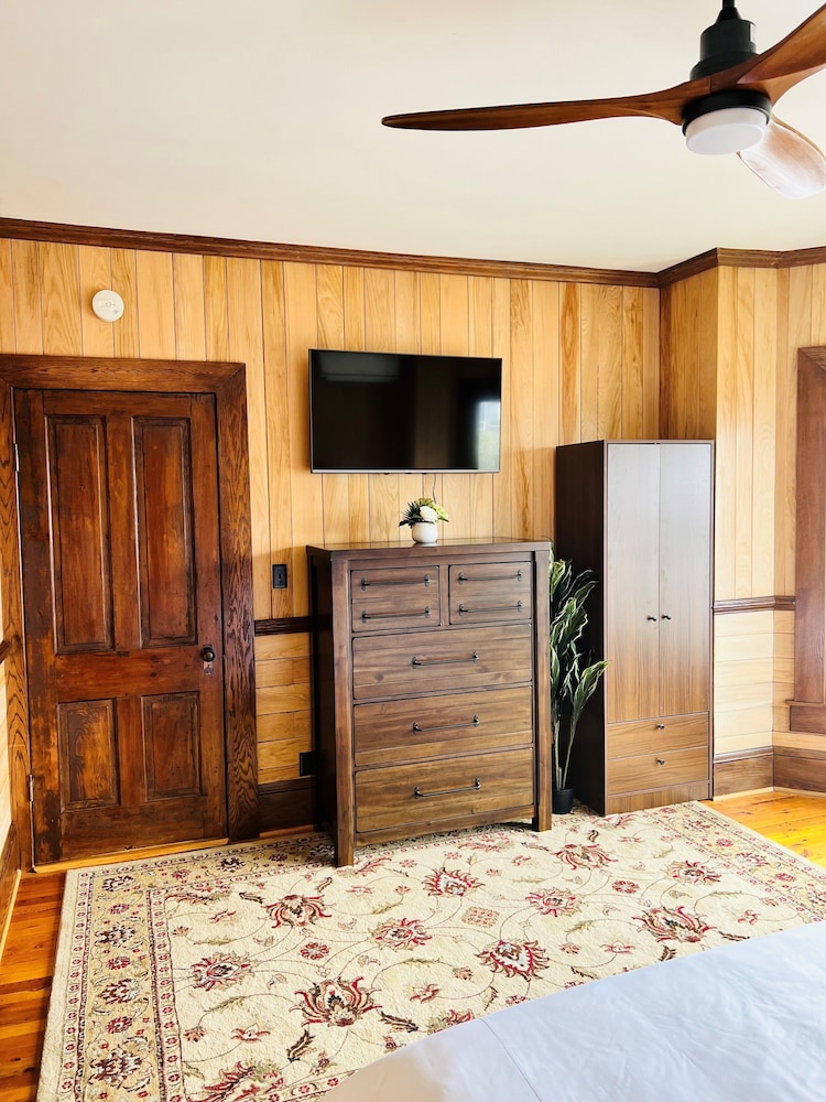 Monterey Inn - photo 23