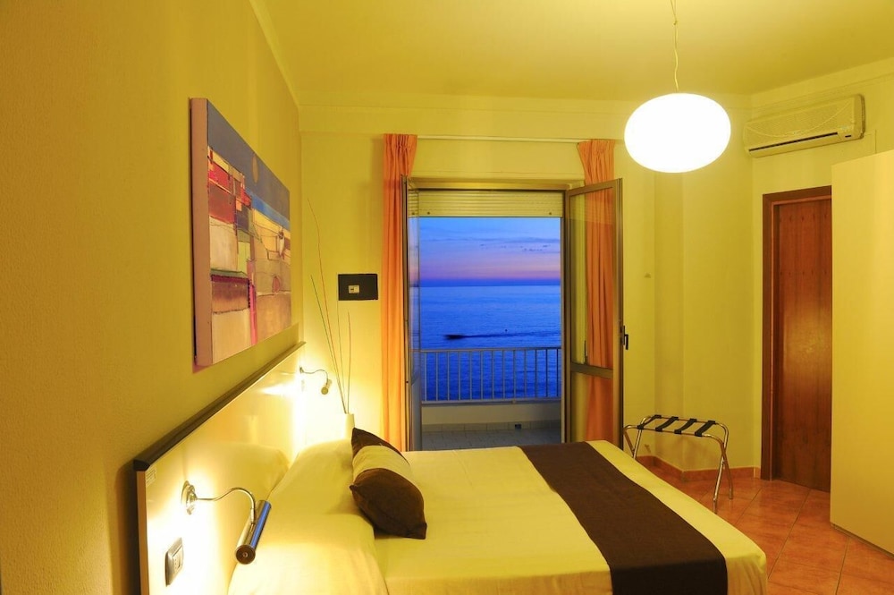 Hotel Mediterraneo - carbon neutral hotel in Sapri
