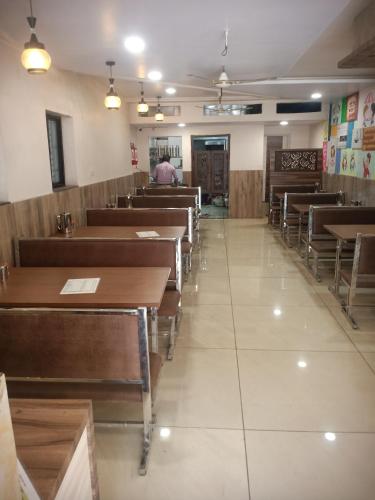 Anand Mahal Hotel — hotel in Nagpur