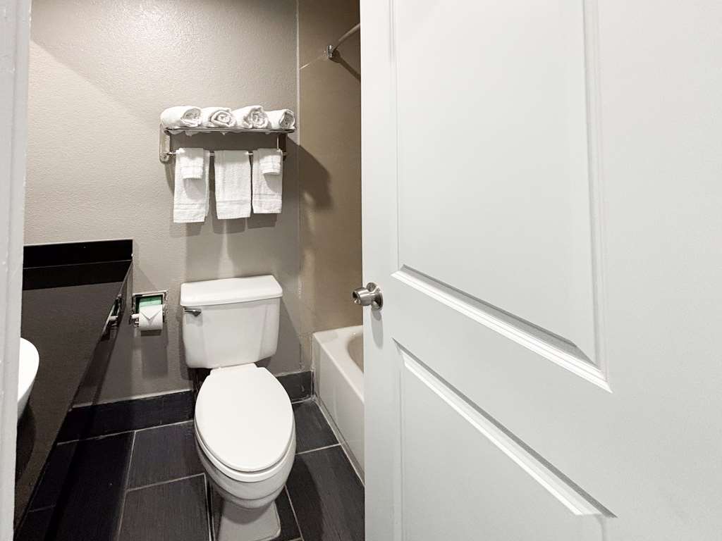 OYO Hotel Irving DFW Airport North - photo 20