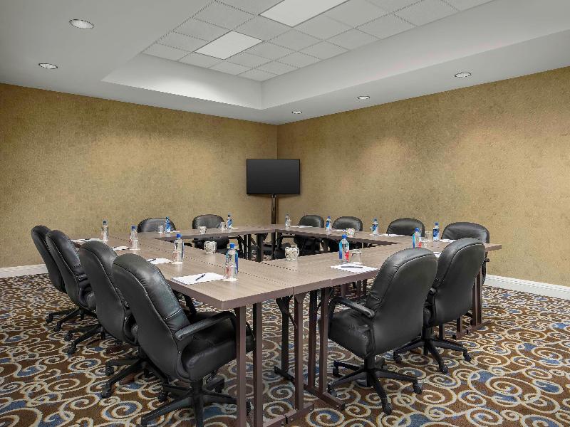 DoubleTree by Hilton Chicago O'Hare Airport Rosemont - photo 14