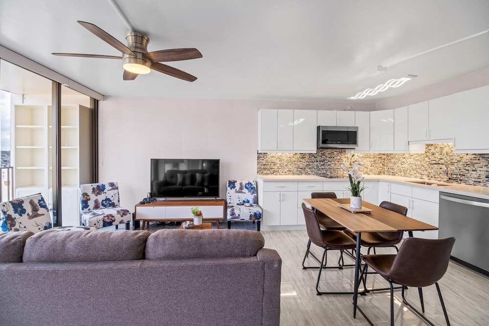 Newly Remodeled 30th Floor Suite with EPIC Mountain Views by Koko Resort Vacation Rentals - photo 7