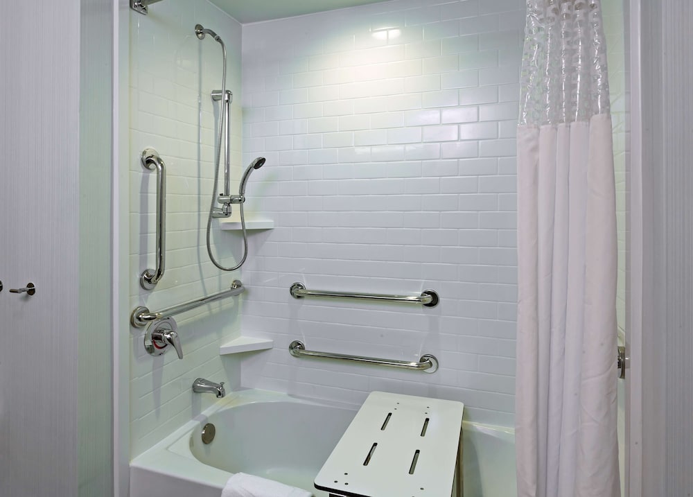 Hampton Inn & Suites Claremore - photo 31