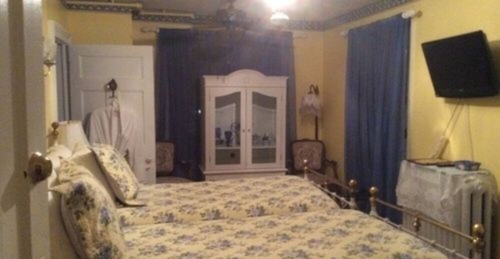 The Red Hook Country Inn - photo 7