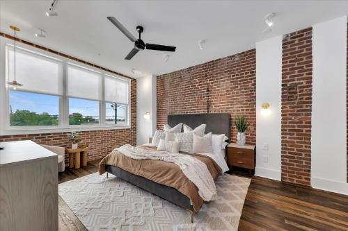 204 Modern retreat w elevator & BBQ — 4-Star Luxury Hotel in Atlanta, United States