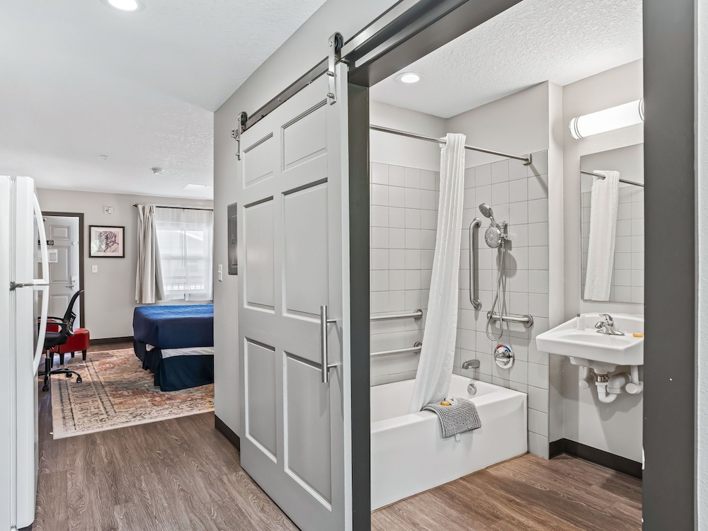 Baymont by Wyndham Ocala Suites - photo 39
