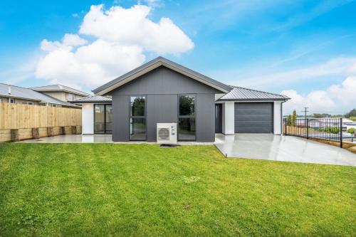 A New Cozy Hyde Away in Invercargill, New Zealand