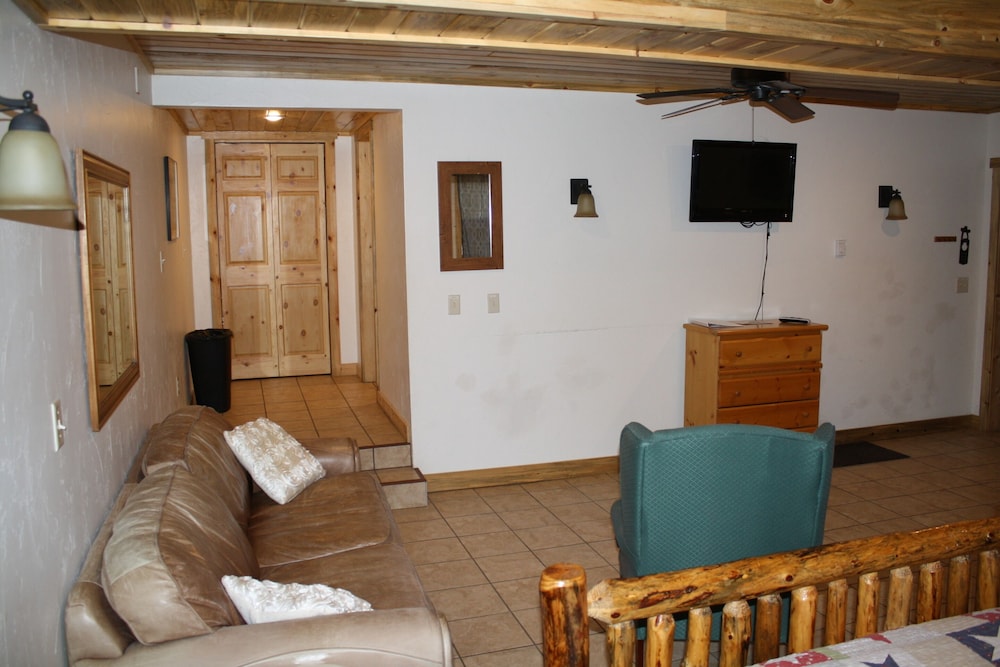 The Historic Wapiti Lodge - photo 6