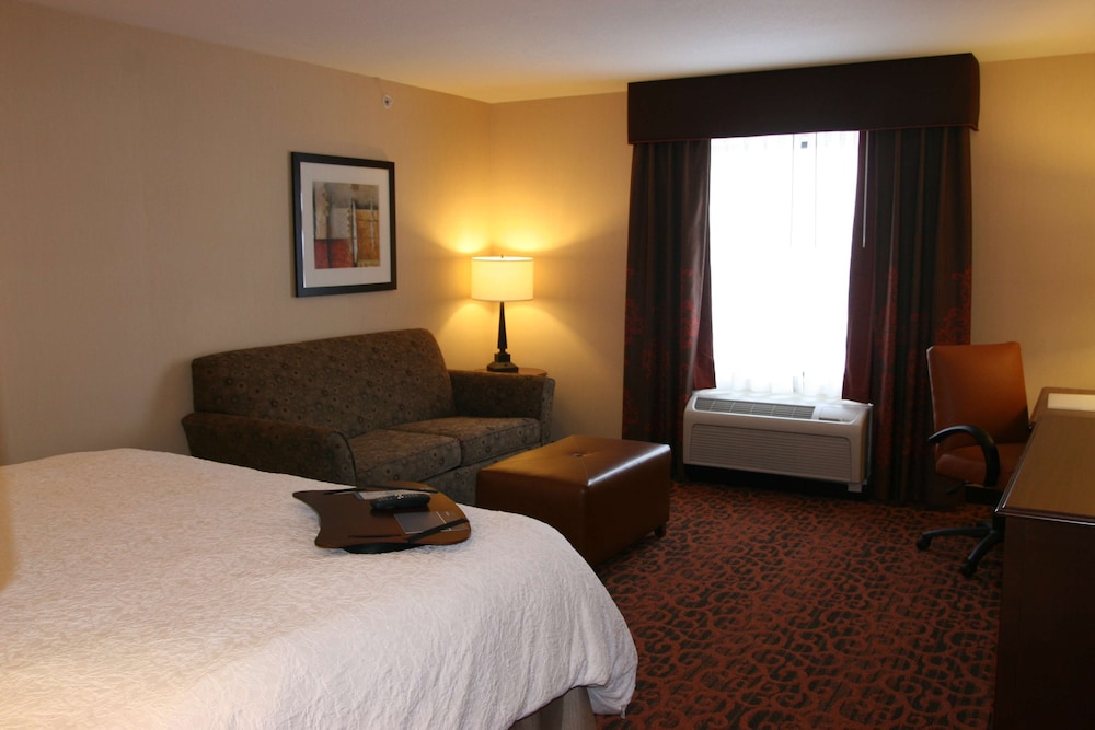 Hampton Inn & Suites Peru - photo 11