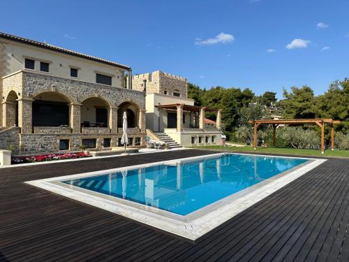 Villa Kalamos Sea View and Pool nearby Athens — 4-Star Luxury Hotel in Kalamos, Greece