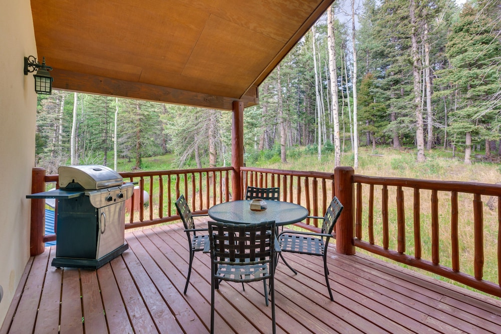 Cozy Angel Fire Vacation Rental: 4 Mi to Resort — hotel in Angel Fire