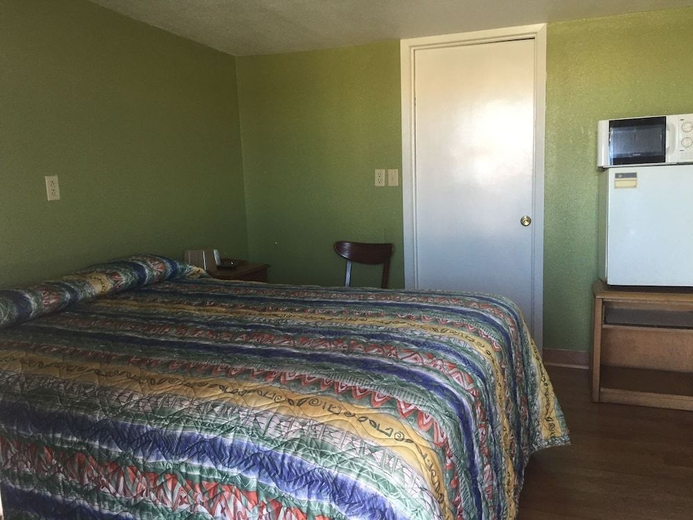 Relax Inn Pleasanton - photo 8