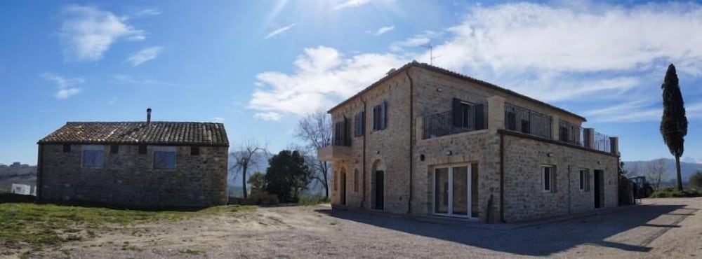 B&B Azienda Perconti — 4-Star Luxury Hotel in Cellino Attanasio, Italy