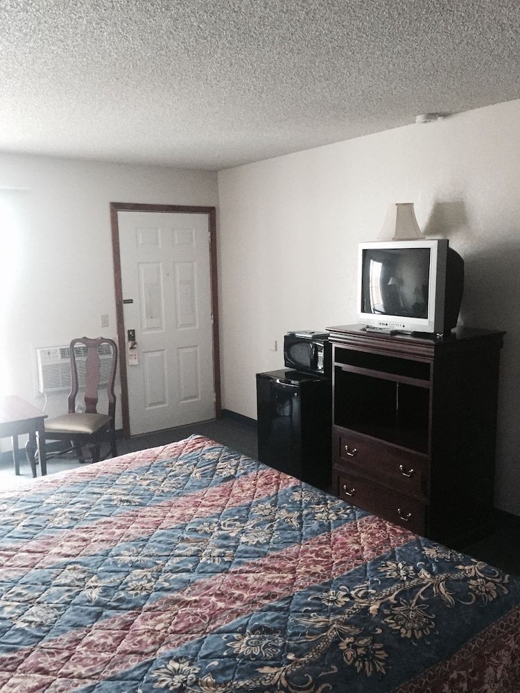 Country Inn Bolivar - photo 13