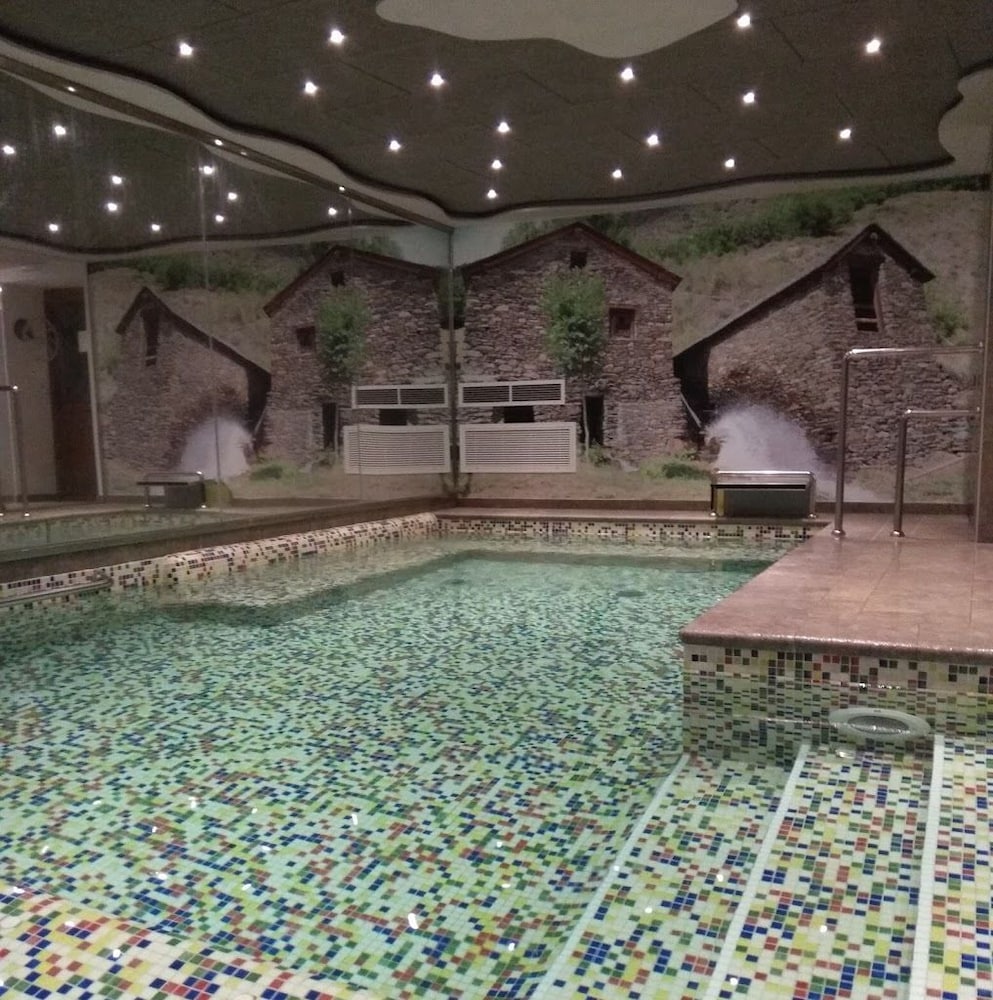 Aparthotel Spa Areu — hotel in Farrera
