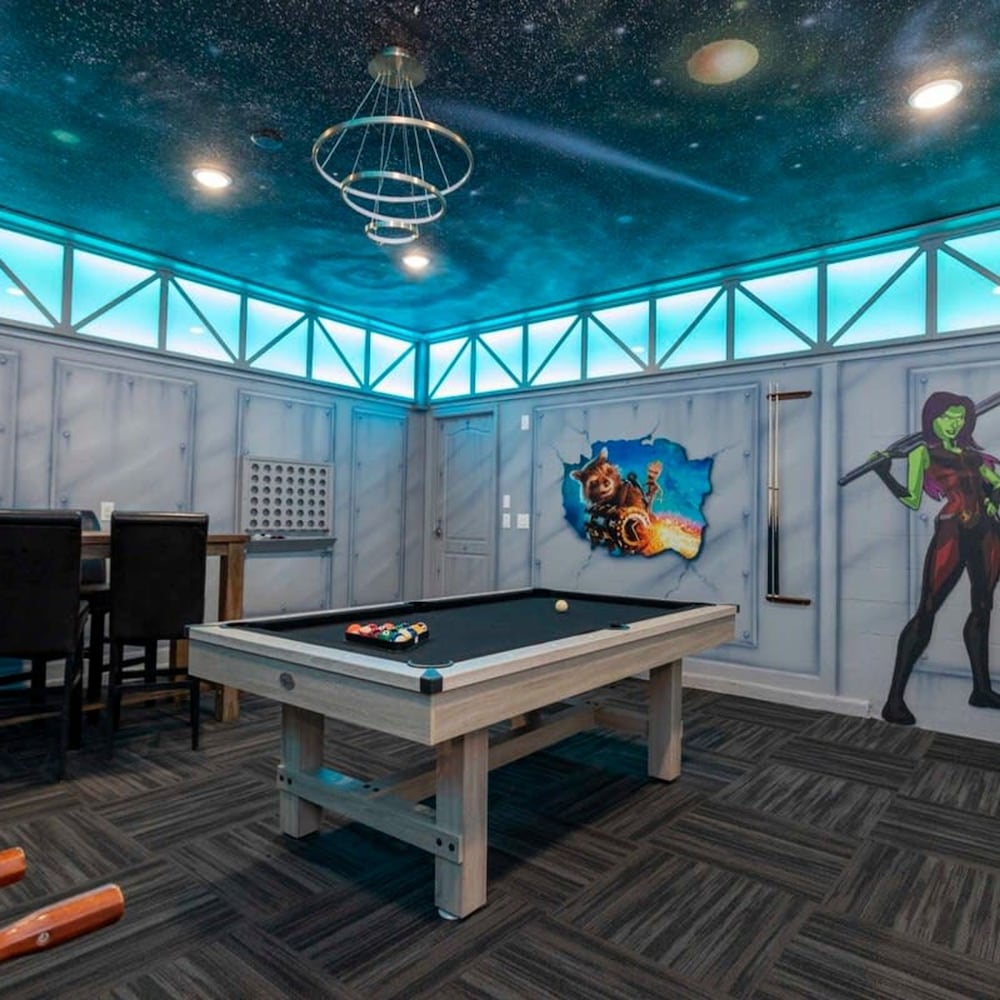 1400 Stunning 8bed with amazing game room - photo 21