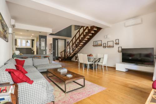 Luxury Pontevecchio 5 Stars Apartment — 4-Star Luxury Hotel in Florence, Italy