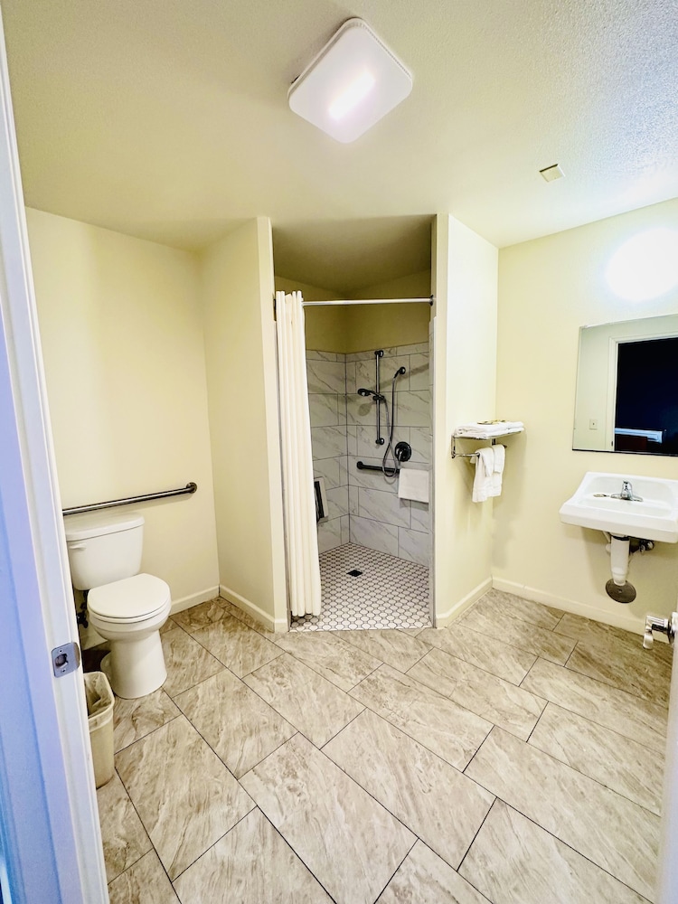 Kings Inn Motel - photo 18