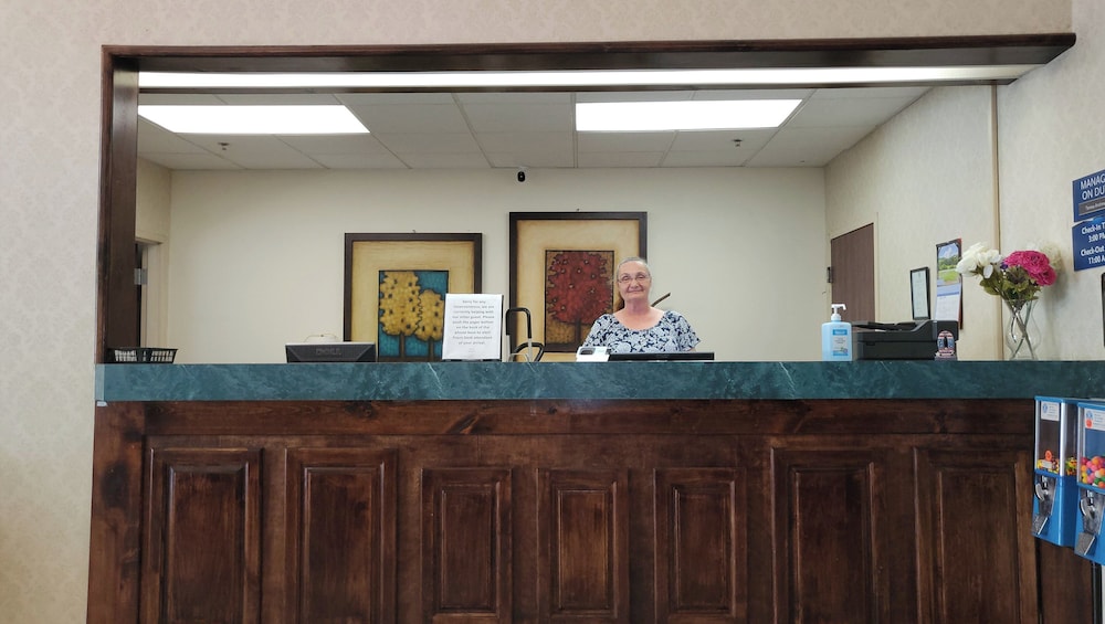 Magnuson Hotel West Liberty - photo 3