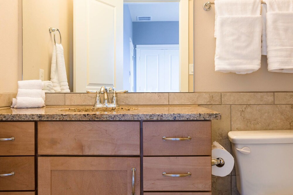 Spacious 3br 3ba Minutes From DT by Domio - photo 20