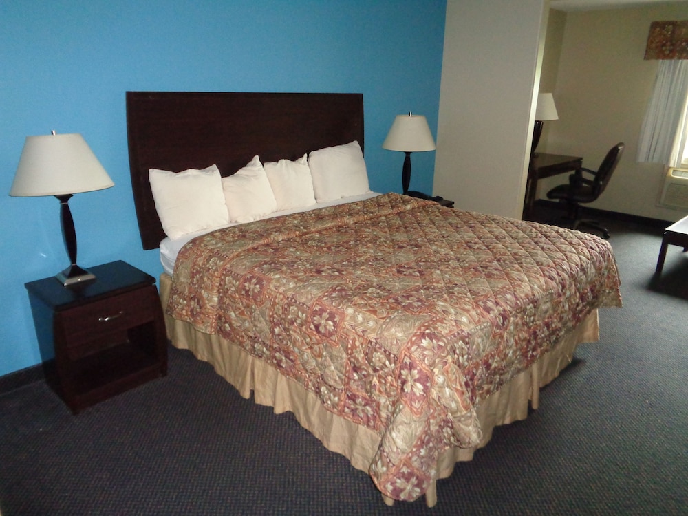 Fairgrounds Inn - photo 13