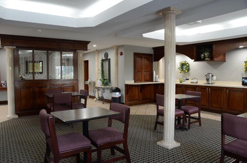 Gateway Inn and Suites - photo 13