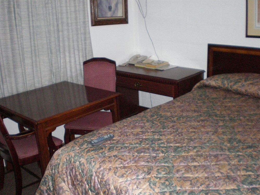 Quail Run Motor Inn - photo 11