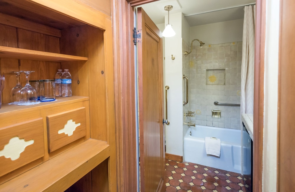 Inn on La Loma Plaza - photo 60