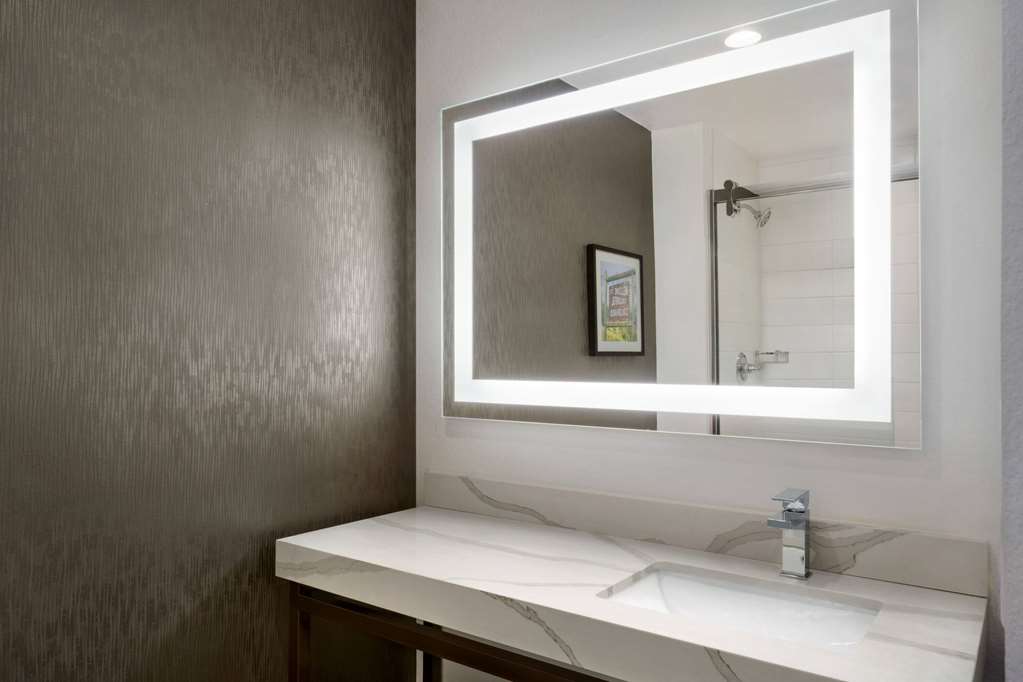 La Quinta Inn & Suites by Wyndham Denver Parker - photo 35