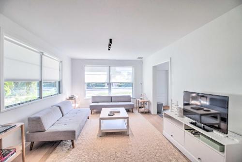 Breezy Coastal Retreat With Yard 3 Mi To Palm Beach — West Palm Beach