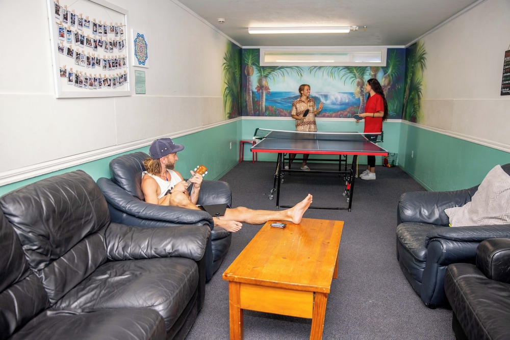 Pacific Coast Lodge and Backpackers — 4-Star Luxury Hotel in Tauranga, New Zealand