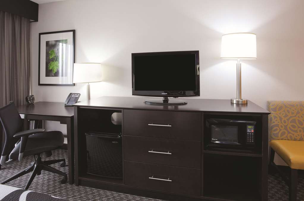 La Quinta Inn & Suites by Wyndham Minneapolis Bloomington W - photo 25