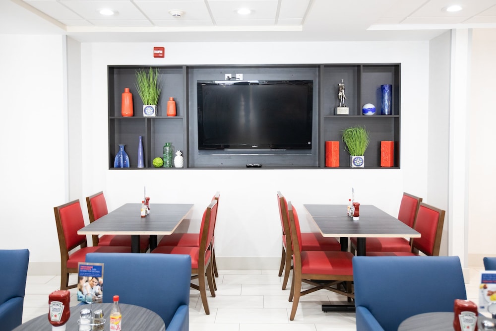 Holiday Inn Express & Suites Knoxville Farragut by IHG - photo 64