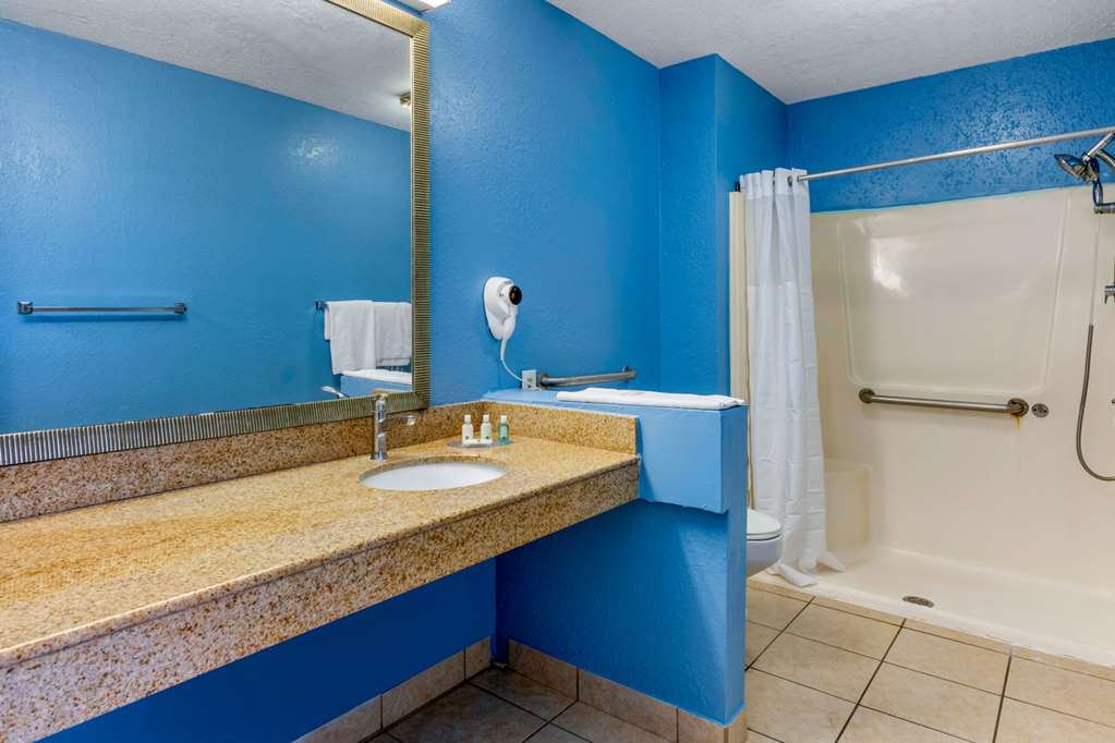 Quality Inn Sarasota North Near Lido Key Beach - photo 34
