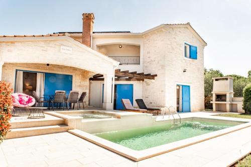 Villa Torre I — 4-Star Luxury Hotel in Tar, Croatia