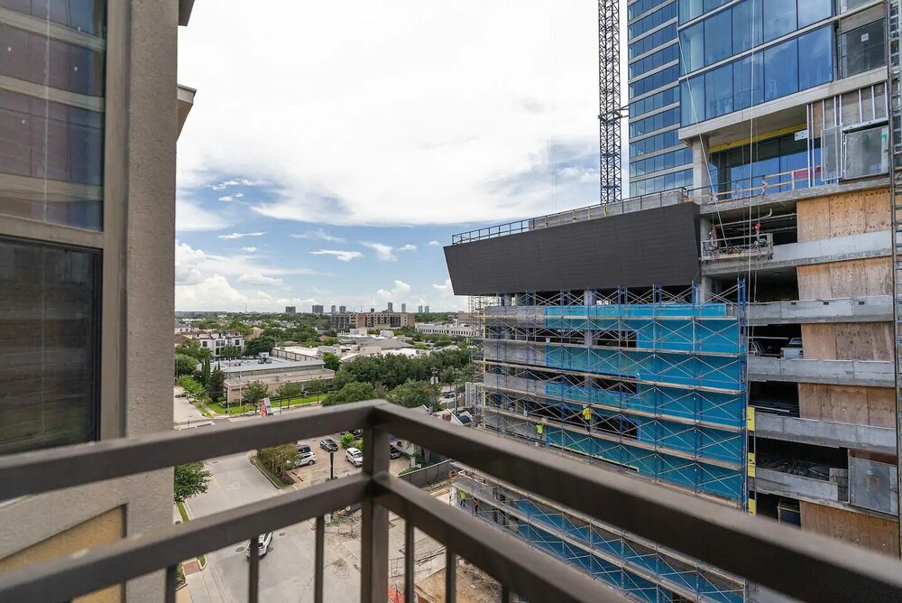 The Luxury Suites of Houston - photo 14