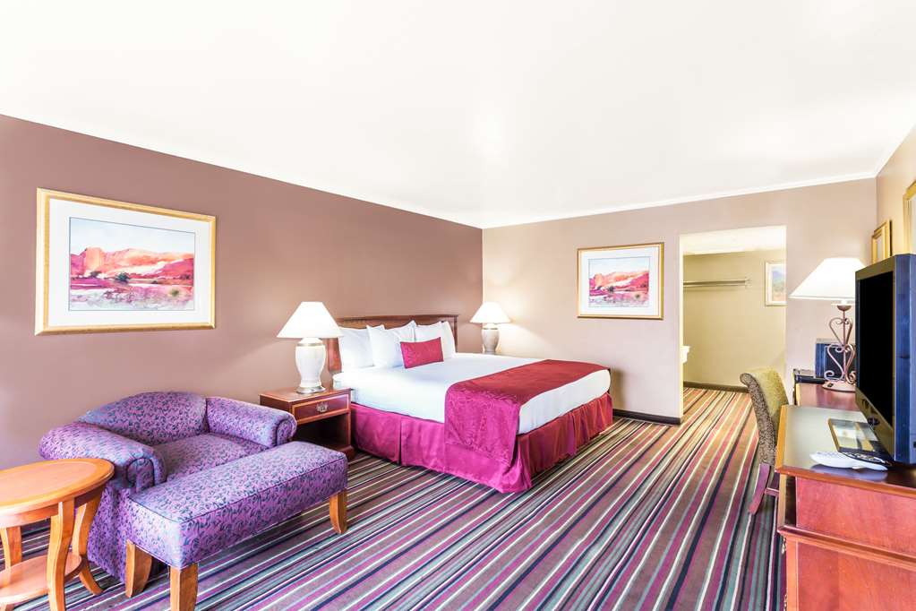 Days Inn & Suites by Wyndham Logan - photo 11