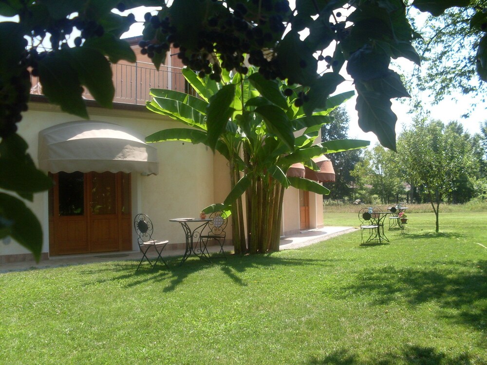 B&B Al Tramonto — 4-Star Luxury Hotel in Monzambano, Italy