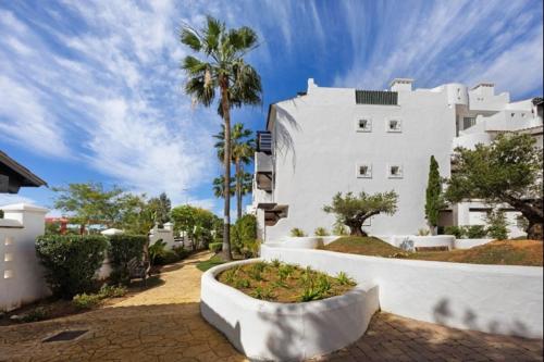Budha Candor Free Parking by Staycare — 4-Star Luxury Hotel in Rota, Spain