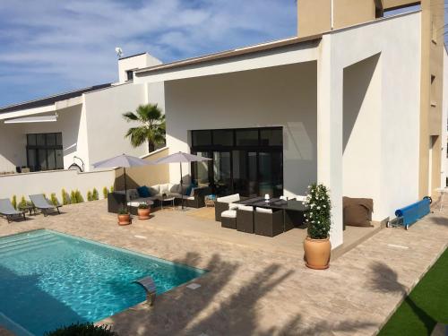 Villa Turmelina with private pool in La Zenia — 4-Star Luxury Hotel in Orihuela, Spain