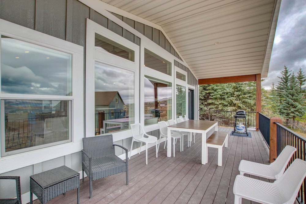 Lake View Escape with Private Beach Resort Access - photo 11