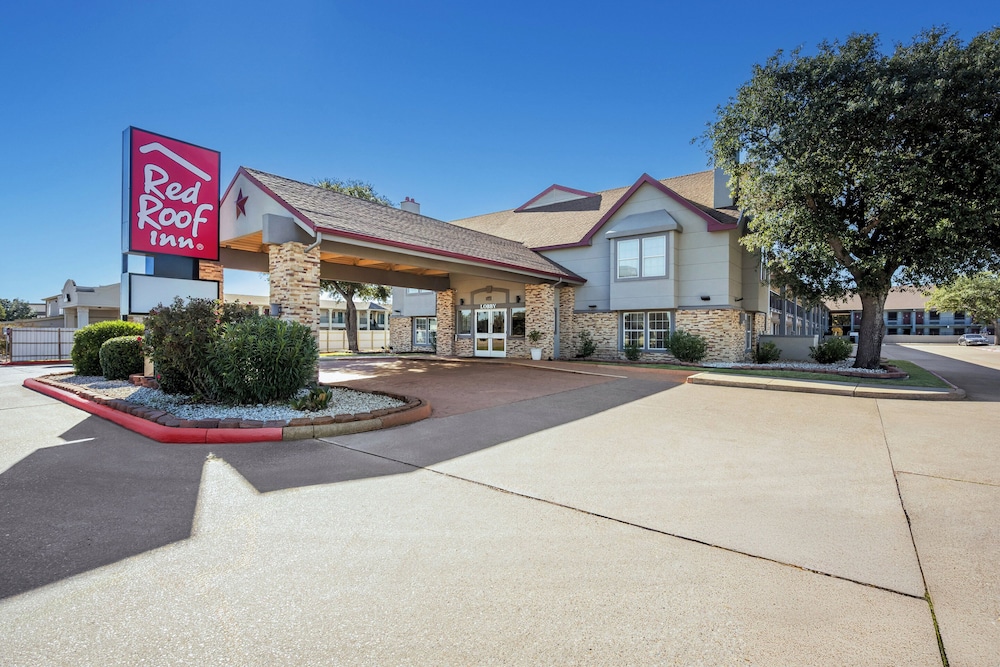 Red Roof Inn College Station - carbon neutral hotel in College Station