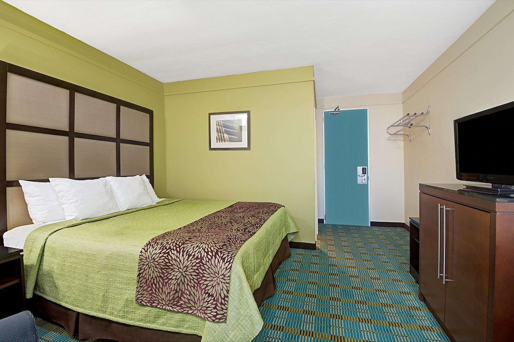Days Inn by Wyndham Southington - photo 5