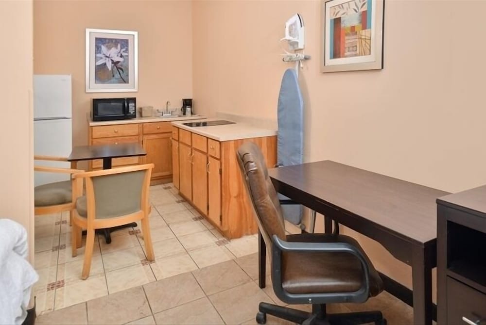 La Bonita Inn And Suites - photo 10