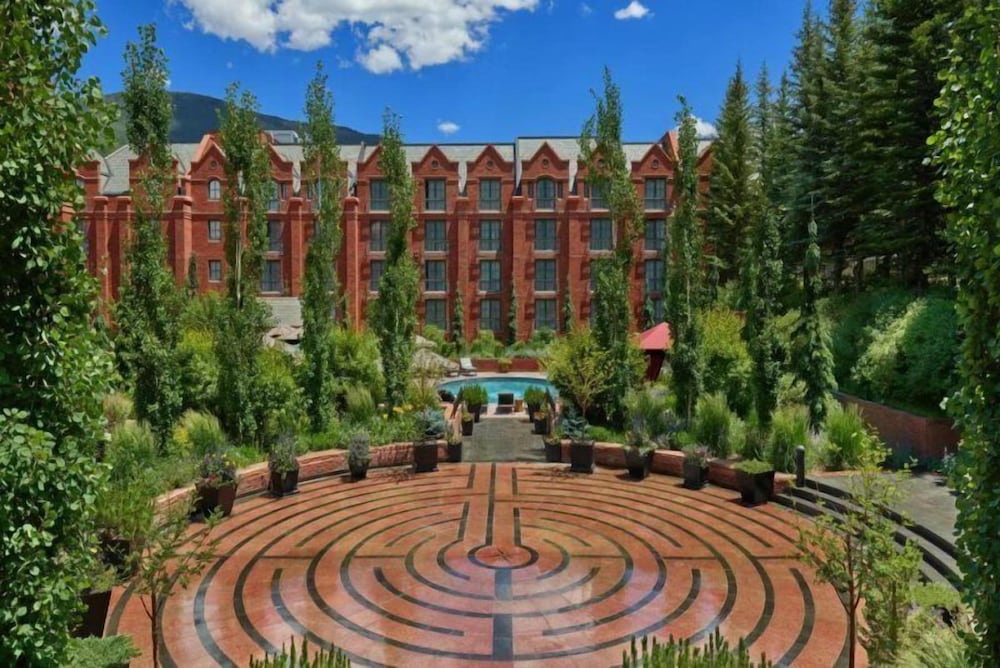 Luxury 2 Bedroom Residence at The St Regis Residence Club in Downtown Aspen — 4-Star Luxury Hotel in Aspen, United States